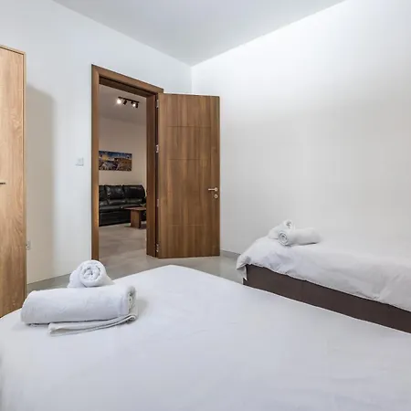Seabreeze By Sf Homes - Meters Away From The & Pools Lejlighed *