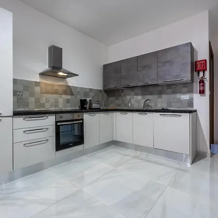 Seabreeze By Sf Homes - Meters Away From The & Pools Lejlighed San Pawl il-Baħar