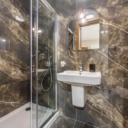 Seabreeze By Sf Homes - Meters Away From The & Pools Διαμέρισμα