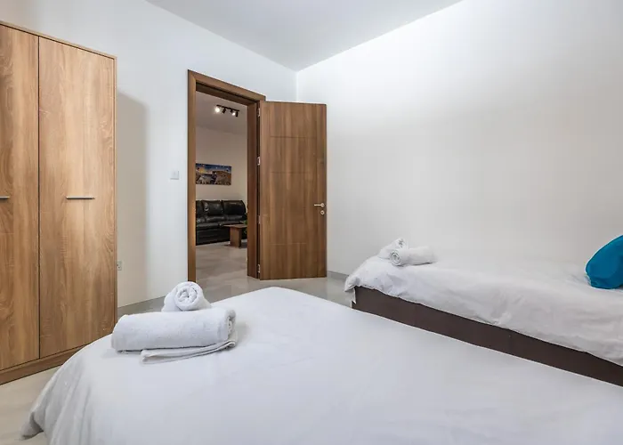 Seabreeze By Sf Homes - Meters Away From The & Pools Apartment *