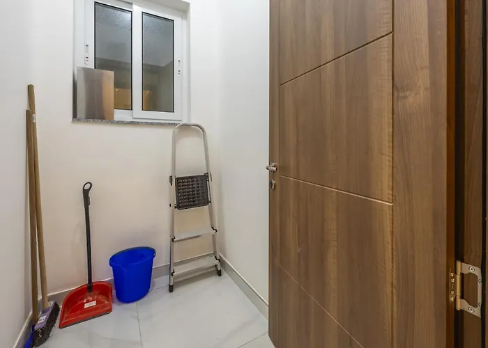 Seabreeze By Sf Homes - Meters Away From The & Pools