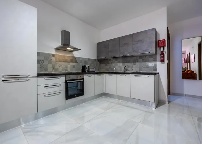 Seabreeze By Sf Homes - Meters Away From The & Pools Apartment St. Paul's Bay