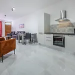 Apartment Seabreeze By Sf Homes - Meters Away From The & Pools St. Paul's Bay
